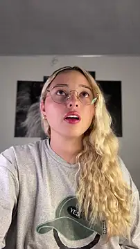 Snapshot of Irisweet_ chatting on November 16, 9:31 pm Irisweet online show from November 16, 9:31 pm