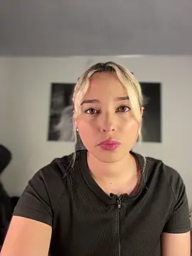 Snapshot of Irisweet_ chatting on December 2, 10:49 pm Irisweet online show from December 2, 10:49 pm