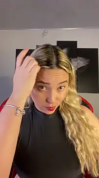 Snapshot of Irisweet_ chatting on December 14, 3:17 pm Irisweet online show from December 14, 3:17 pm