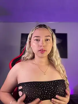 Snapshot of Irisweet_ chatting on December 15, 12:09 pm Irisweet online show from December 15, 12:09 pm