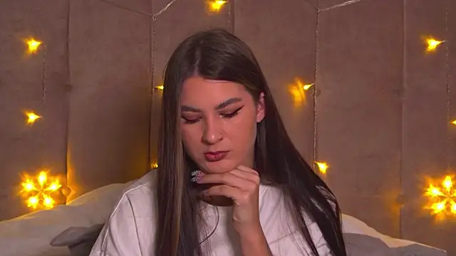 RachelSimpson online show from December 8, 9:30 pm