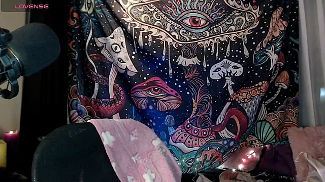 Snapshot of Hannah-Valhalla chatting on October 31, 2:12 am Hannah-Valhalla online show from October 31, 2:12 am