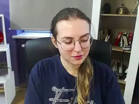 Snapshot of Zoey_Erotic chatting on January 3, 9:15 am Zoey Erotic online show from January 3, 9:15 am