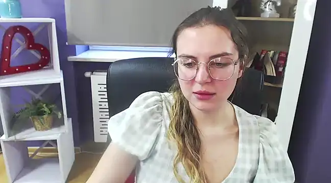 Snapshot of Zoey_Erotic chatting on February 6, 11:43 am Zoey Erotic online show from February 6, 11:43 am