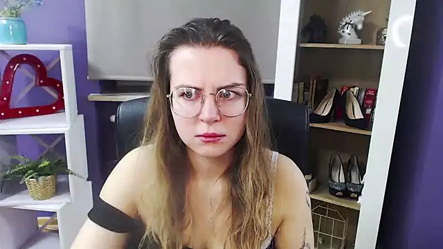 Snapshot of Zoey_Erotic chatting on February 13, 5:16 am Zoey Erotic online show from February 13, 5:16 am