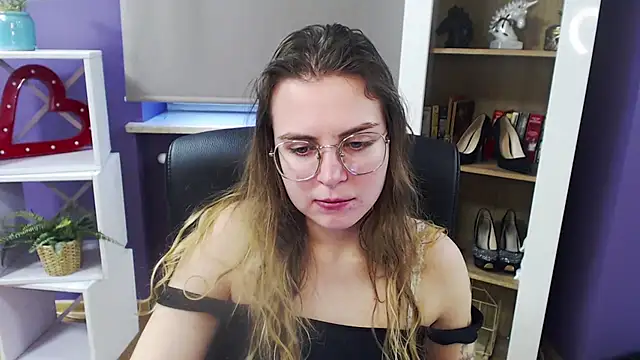 Snapshot of Zoey_Erotic chatting on February 13, 8:48 am Zoey Erotic online show from February 13, 8:48 am