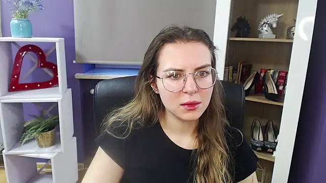 Snapshot of Zoey_Erotic chatting on February 17, 6:20 am Zoey Erotic online show from February 17, 6:20 am