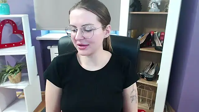 Snapshot of Zoey_Erotic chatting on February 24, 9:00 am Zoey Erotic online show from February 24, 9:00 am