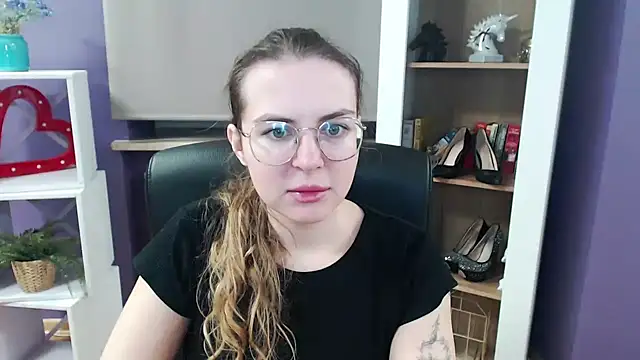 Snapshot of Zoey_Erotic chatting on February 26, 5:31 am Zoey Erotic online show from February 26, 5:31 am