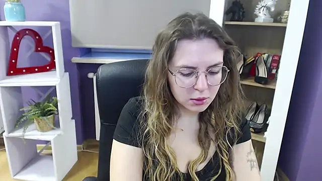 Snapshot of Zoey_Erotic chatting on March 5, 5:40 am Zoey Erotic online show from March 5, 5:40 am