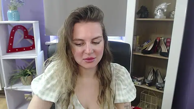 Snapshot of Zoey_Erotic chatting on March 17, 10:06 am Zoey Erotic online show from March 17, 10:06 am