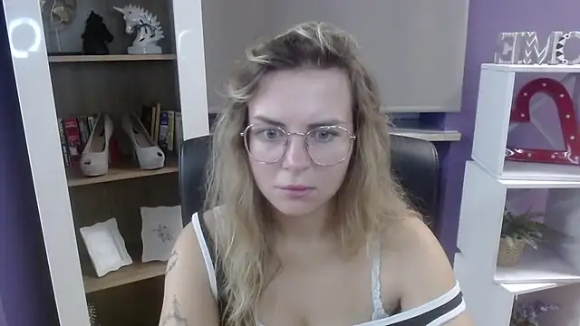 Snapshot of Zoey_Erotic chatting on September 11, 4:23 am Zoey Erotic online show from September 11, 4:23 am