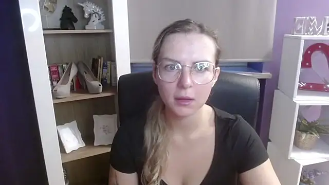 Snapshot of Zoey_Erotic chatting on September 15, 4:23 am Zoey Erotic online show from September 15, 4:23 am