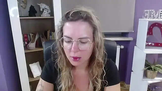 Snapshot of Zoey_Erotic chatting on September 22, 4:25 am Zoey Erotic online show from September 22, 4:25 am