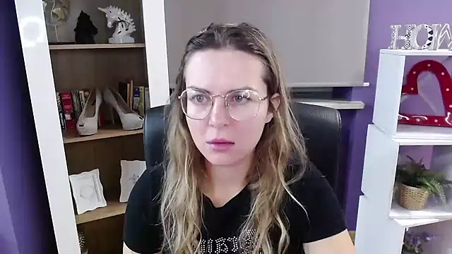 Snapshot of Zoey_Erotic chatting on October 16, 4:24 am Zoey Erotic online show from October 16, 4:24 am