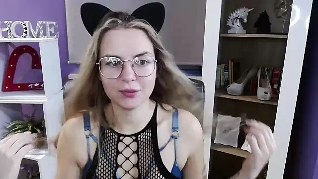 Snapshot of Zoey_Erotic chatting on October 31, 5:41 am Zoey Erotic online show from October 31, 5:41 am