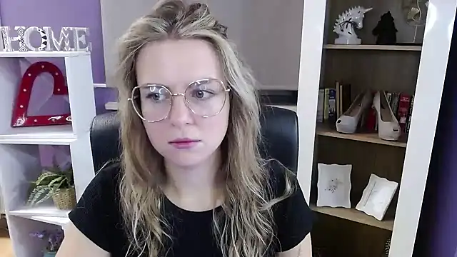 Snapshot of Zoey_Erotic chatting on November 5, 5:29 am Zoey Erotic online show from November 5, 5:29 am