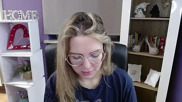 Snapshot of Zoey_Erotic chatting on November 7, 5:29 am Zoey Erotic online show from November 7, 5:29 am