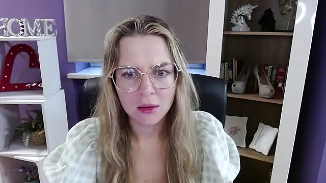 Snapshot of Zoey_Erotic chatting on November 10, 7:07 am Zoey Erotic online show from November 10, 7:07 am