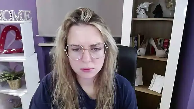 Snapshot of Zoey_Erotic chatting on November 19, 5:29 am Zoey Erotic online show from November 19, 5:29 am