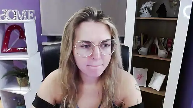 Snapshot of Zoey_Erotic chatting on November 25, 5:29 am Zoey Erotic online show from November 25, 5:29 am