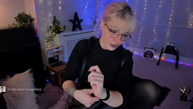 Snapshot of AliceW0lf chatting on March 3, 8:54 pm AliceW0lf online show from March 3, 8:54 pm