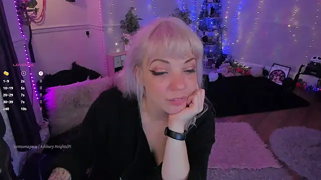 AliceW0lf online show from October 13, 9:04 pm