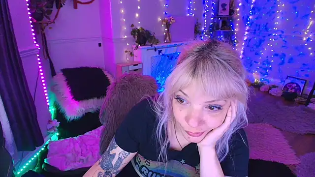 AliceW0lf online show from April 28, 8:47 pm