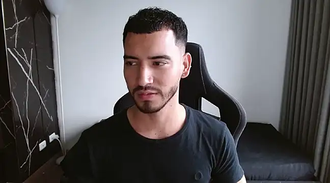 Snapshot of Dangerous-Men chatting on February 6, 10:32 pm Dangerous-Men online show from February 6, 10:32 pm