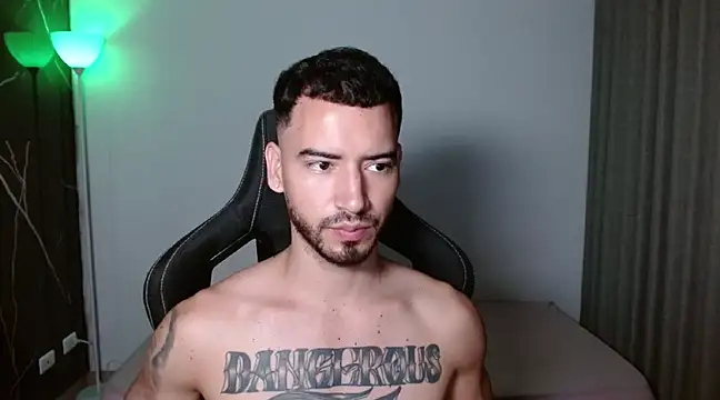 Snapshot of Dangerous-Men chatting on February 14, 1:23 am Dangerous-Men online show from February 14, 1:23 am