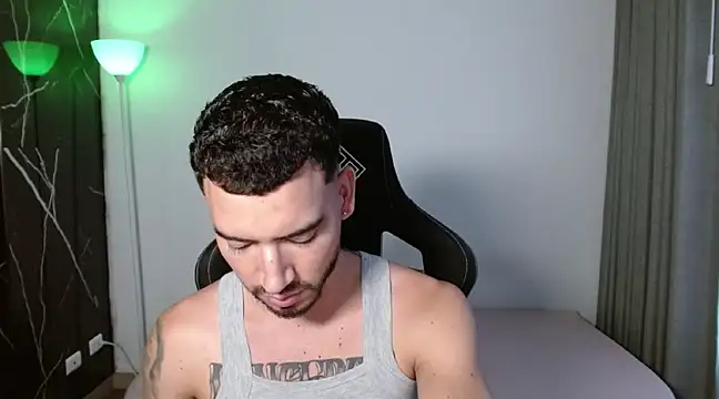 Snapshot of Dangerous-Men chatting on February 14, 11:09 pm Dangerous-Men online show from February 14, 11:09 pm