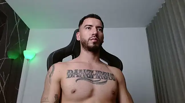 Snapshot of Dangerous-Men chatting on February 21, 6:40 am Dangerous-Men online show from February 21, 6:40 am