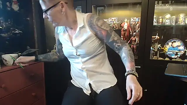 Snapshot of MaryG chatting on March 10, 9:03 am MaryG online show from March 10, 9:03 am