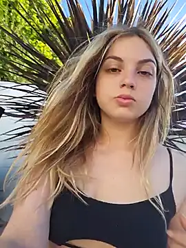 Elnonoykeila77 online show from January 18, 9:18 pm