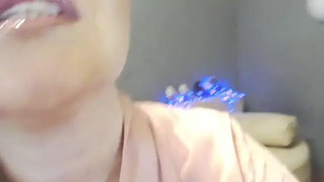 Snapshot of Cute_sun chatting on July 4, 6:14 pm Cute sun online show from July 4, 6:14 pm
