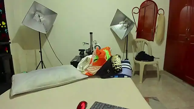 Snapshot of ashley_rossez7 chatting on December 3, 12:13 am ashley rossez7 online show from December 3, 12:13 am