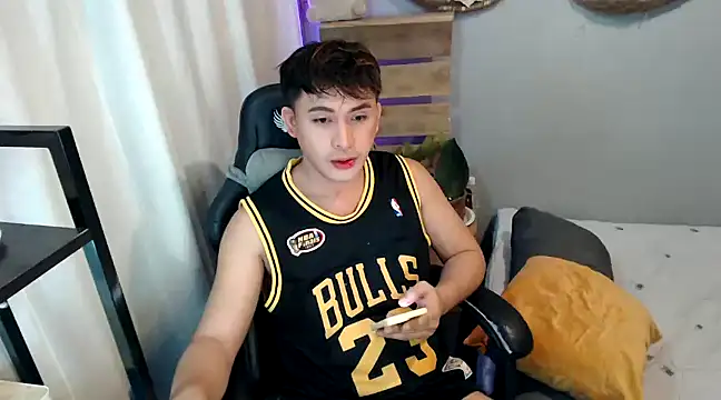 Snapshot of princeJayX chatting on December 8, 12:19 pm princeJayX online show from December 8, 12:19 pm