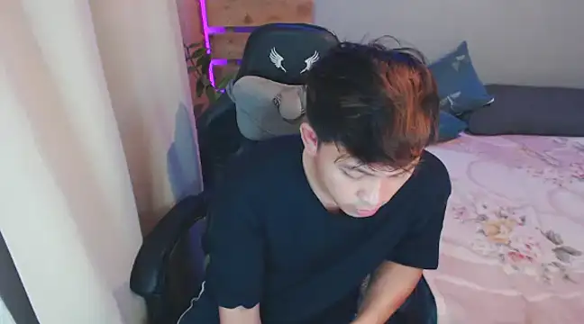 Snapshot of princeJayX chatting on December 15, 10:28 am princeJayX online show from December 15, 10:28 am