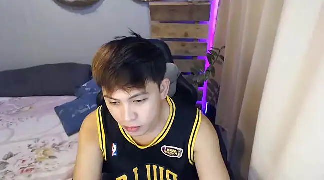 Snapshot of princeJayX chatting on December 17, 10:55 am princeJayX online show from December 17, 10:55 am