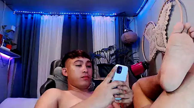 Snapshot of princeJayX chatting on February 5, 1:22 pm princeJayX online show from February 5, 1:22 pm