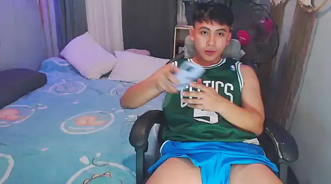 Snapshot of princeJayX chatting on February 11, 10:48 am princeJayX online show from February 11, 10:48 am