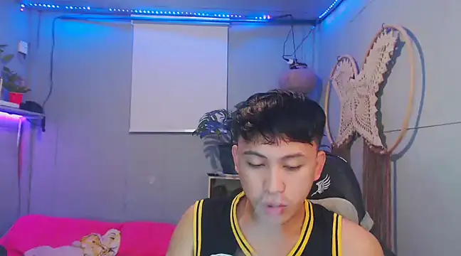 Snapshot of princeJayX chatting on February 12, 11:40 am princeJayX online show from February 12, 11:40 am