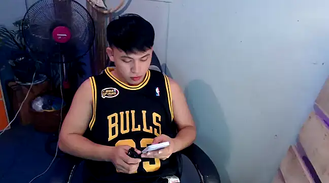 Snapshot of princeJayX chatting on February 15, 12:11 pm princeJayX online show from February 15, 12:11 pm