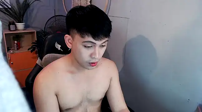 Snapshot of princeJayX chatting on February 18, 7:21 am princeJayX online show from February 18, 7:21 am