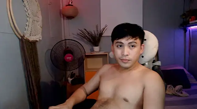 Snapshot of princeJayX chatting on March 11, 8:30 am princeJayX online show from March 11, 8:30 am