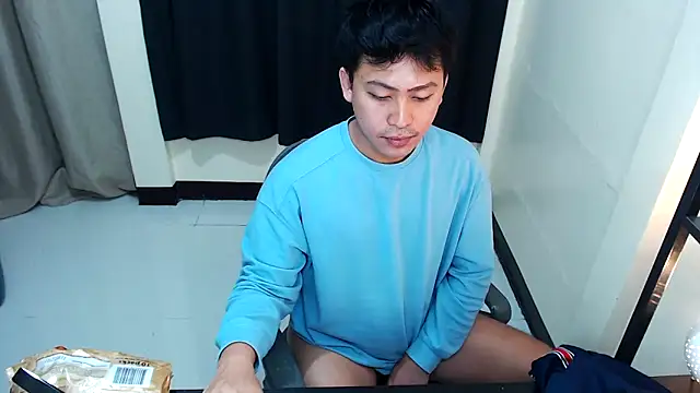 Snapshot of princeJayX chatting on October 7, 8:33 am princeJayX online show from October 7, 8:33 am