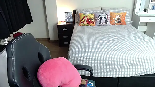 Snapshot of kittykat18x chatting on March 21, 11:34 pm kittykat18x online show from March 21, 11:34 pm