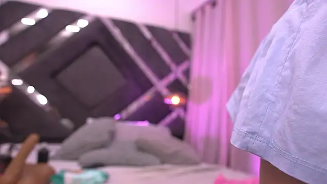 Snapshot of violeta_aroca chatting on November 1, 3:08 am violeta aroca online show from November 1, 3:08 am