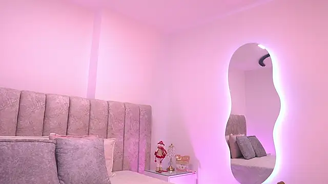 Snapshot of violeta_aroca chatting on December 18, 3:12 am violeta aroca online show from December 18, 3:12 am