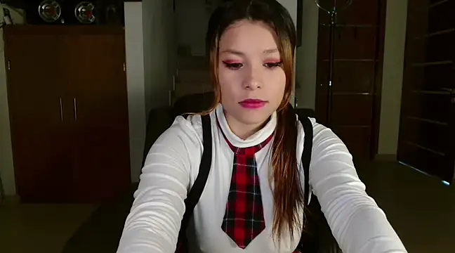 3littleschoolteens online show from January 31, 8:54 pm